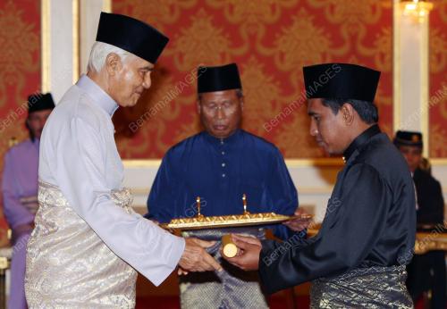 SULTAN AZLAN SHAH