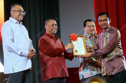 DATUK SERI SAARANI MOHAMAD