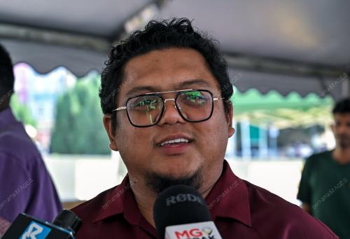 PENIAGA KHAIRUL AZHAR ZAKARIA