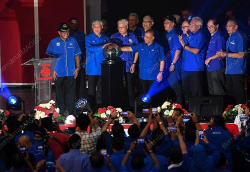 DATUK SERI ISMAIL SABRI YAAKOB