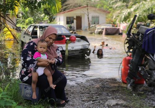 BANJIR CHANGKAT JONG TELUK INTAN