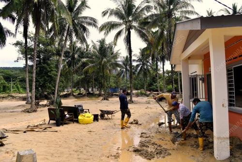 BANJIR LUMPUR ULU SLIM