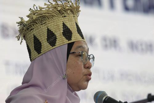 DATUK DR NOR FARIZA NGAH