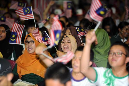 PK18_13082016_BENDERA