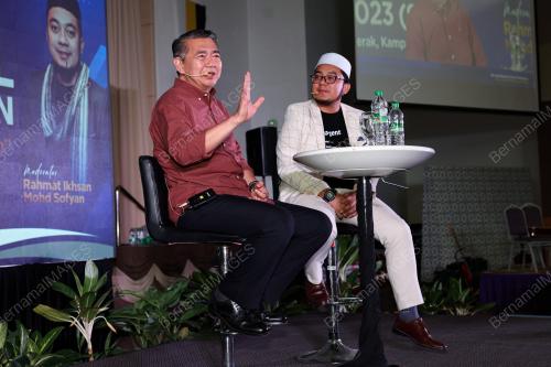 DATUK SERI SALAHUDDIN AYUB DATUK SERI SALAHUDDIN AYUB DATUK S