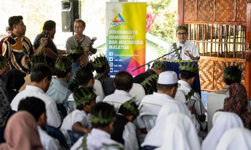 FAHMI FADZIL