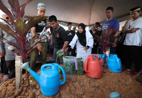 TRAGEDI NAHAS PESAWAT ELMINA 