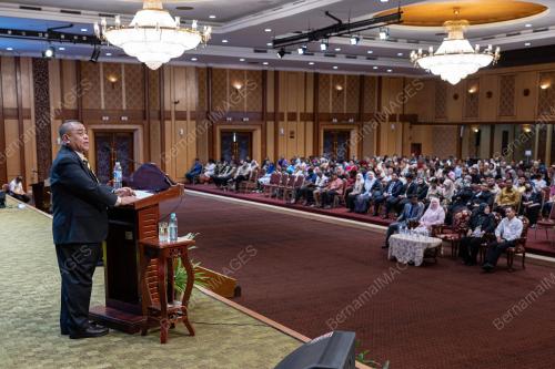 DATUK SERI SAARANI MOHAMAD