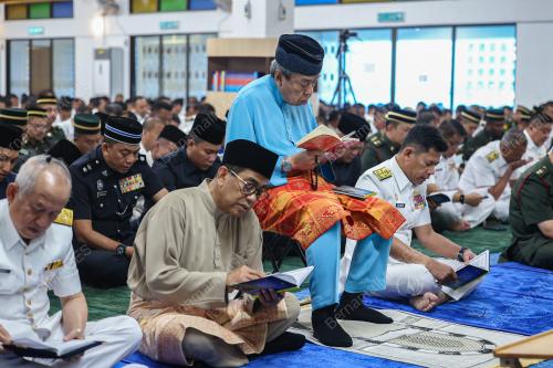 SULTAN SELANGOR SULTAN SHARAFUDIN IDRIS SHAH