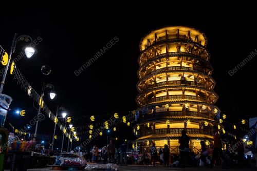 TINJAUAN HIASAN LAMPU