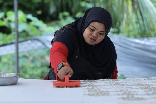 BATIK CLAY