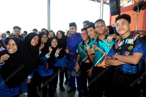 DATUK DR ASYRAF WAJDI DUSUKI