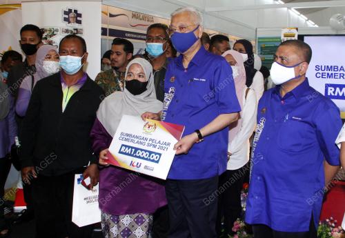DATUK SERI ISMAIL SABRI YAAKOB