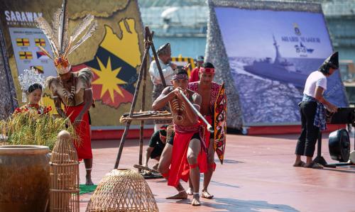 PERSEMBAHAN PENTOMEN SHARIF MASHOR