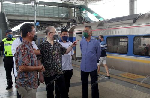 DATUK SERI DR WEE KA SIONG