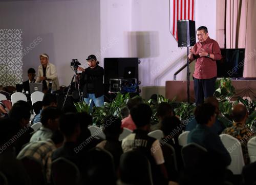 DATUK SERI SALAHUDDIN AYUB DATUK SERI SALAHUDDIN AYUB DATUK S