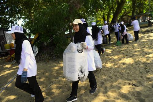 KEMPEN PEMBERSIHAN PUKAT HANTU DAN PANTAI