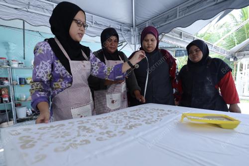 BATIK CLAY