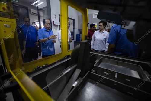 DATUK SERI AHMAD MASLAN