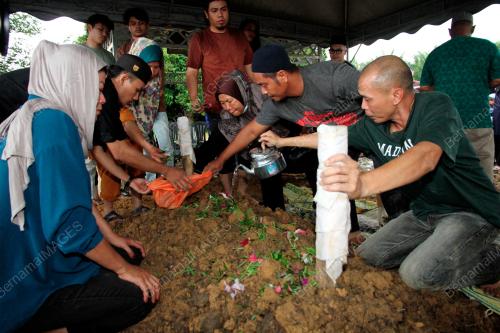 KEJADIAN KEPALA AIR DI KAMPUNG POH