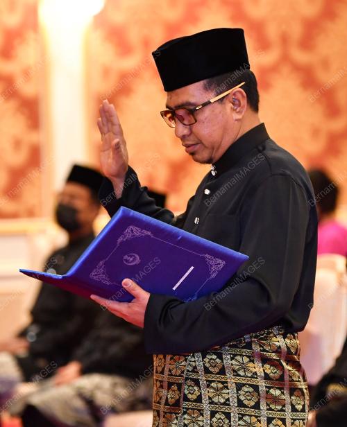 DATUK ZAINOL FADZI PAHARUDIN