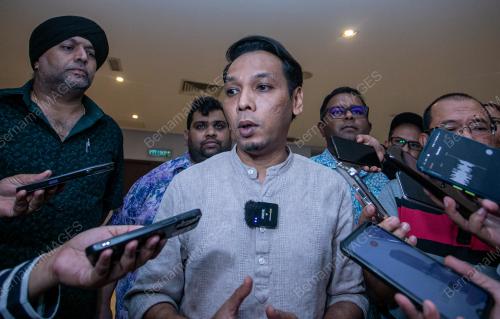 MOHD AZLAN HELMI