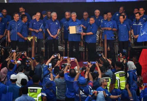 DATUK SERI ISMAIL SABRI YAAKOB
