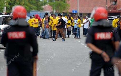 PK21_01102016_BAJU_MERAH