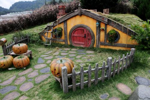 HOBBITOON VILLAGE