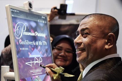 DATUK SERI SAARANI MOHAMAD