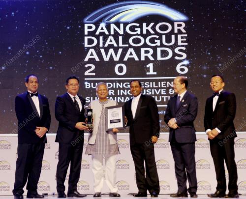 PK21_05092016_AWARDS