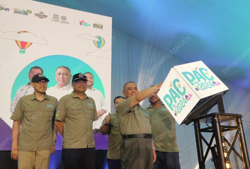 MENTERI BESAR DATUK SERI SAARANI MOHAMAD