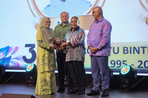 DATUK SERI SAARANI MOHAMAD