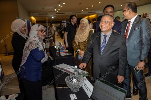DATUK SERI SAARANI MOHAMAD