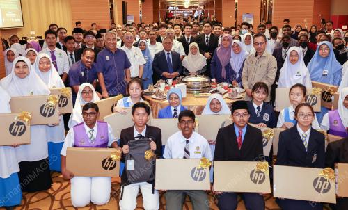 DATUK SERI SAARANI MOHAMAD