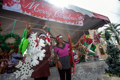 GERAI MENJUAL PERALATAN HARI NATAL