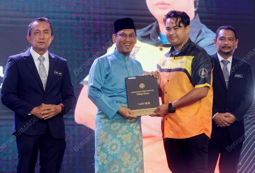 DATUK SERI AHMAD FAIZAL AZUMU