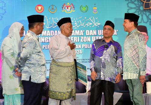 DATUK DR MOHD NA'IM MOKHTAR