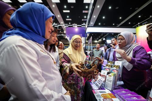 DATUK SERI NANCY SHUKRI
