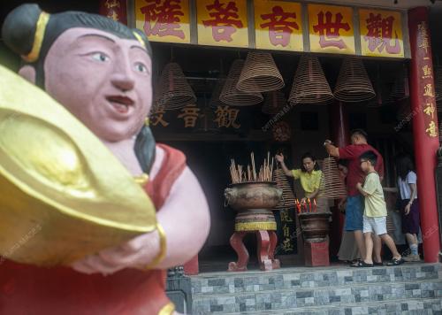 TINJAUAN TAHUN BARU CINA