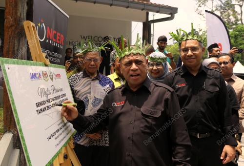 MENTERI BESAR DATUK SERI SAARANI MOHAMAD