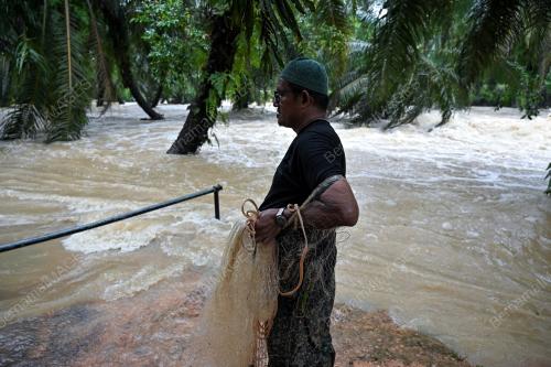 TINJAUAN BANJIR SEKITAR MANJUNG