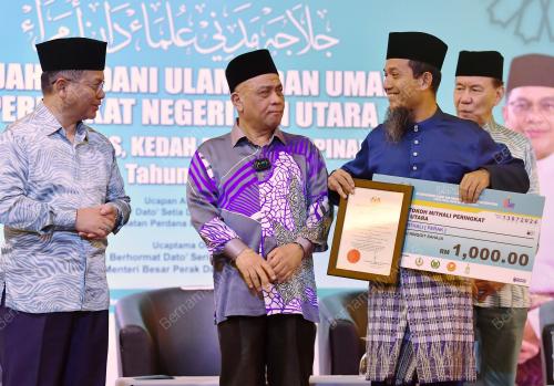 DATUK DR MOHD NA'IM MOKHTAR