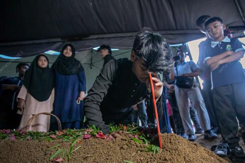 ZHAKIL IMAN KHAIRIL AZHAR