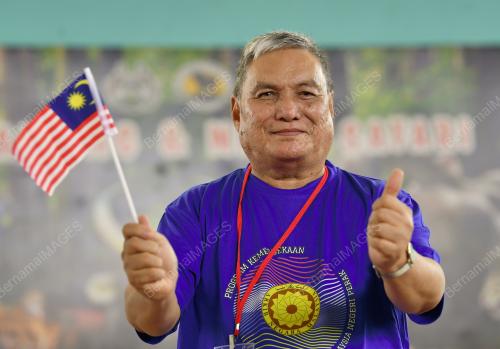 LAHIR 31 OGOS BADROL HISHAM 67