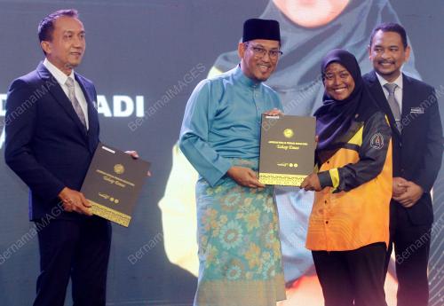 DATUK SERI AHMAD FAIZAL AZUMU