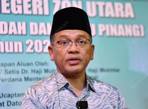 DATUK DR MOHD NA'IM MOKHTAR
