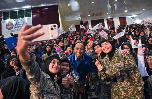 DATUK SERI DR ZAMBRY ABD KADIR