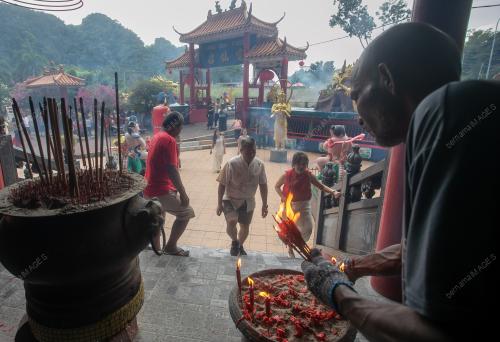 TINJAUAN TAHUN BARU CINA