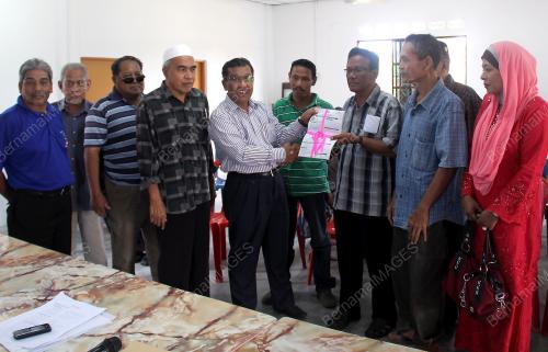 PK26_22022013_KELUAR_PARTI